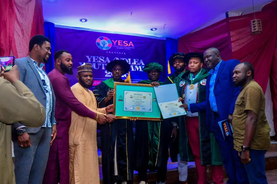 Award presentation at the YESA/NDLEA Youth Summit
